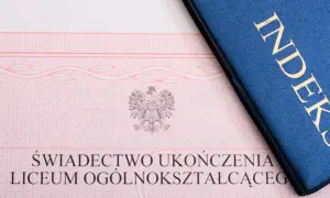 Świadectwo ukończenia liceum i niebieski indeks z napisem "INDEKS" w złotych literach.