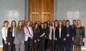 Makijaż, włosy, tatuaże: Czy szkoła może to zabronić? Prawa ucznia