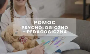 Dziecko z pluszowym misiem i rysunkiem rodziny otrzymuje pomoc psychologiczno pedagogiczną.