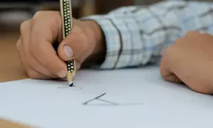 Pedagog szkolny wychowawcą? Przepisy, ryzyka i korzyści