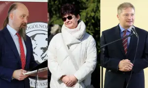 Trzech dyrektorów szkół, w tym dyrektor szkoły podstawowej, omawia kwestię: ile zarabia dyrektor szkoły podstawowej.