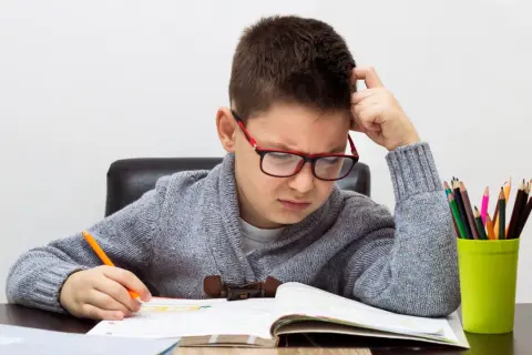 Dysleksja i dysgrafia: jak rozpoznać i skutecznie wspierać dziecko?