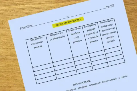 Formularz "Program wycieczki" z polami do wypełnienia: data, trasa, cel, nocleg i wyżywienie. Idealny do planowania szkolnej wycieczki.