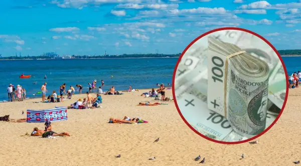 Słoneczna plaża pełna ludzi, a w tle stos banknotów 100 zł. To idealny obraz świadczenia urlopowego.