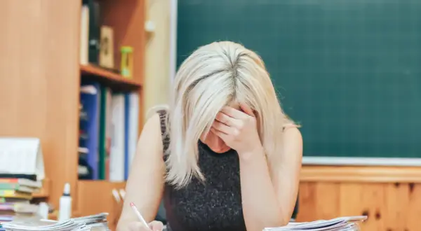 Nauczyciel krzyczy? Poznaj prawa ucznia i reaguj skutecznie!
