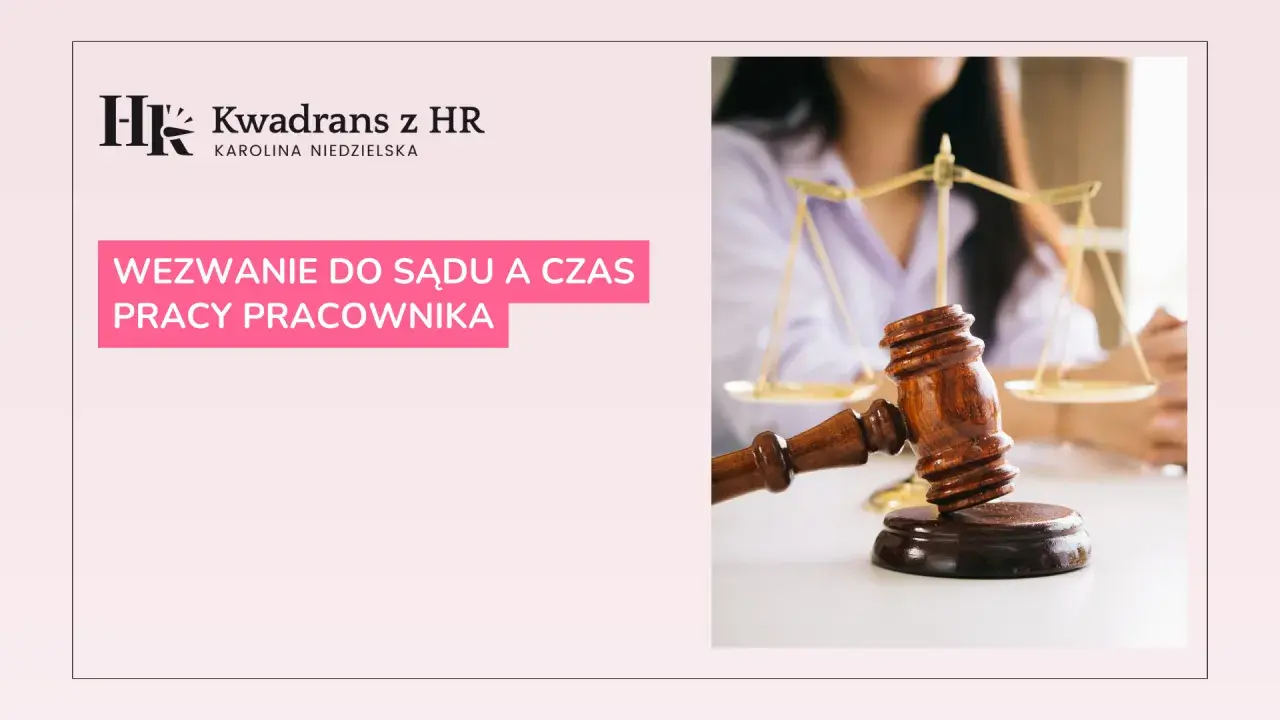 Wezwanie do sądu a praca. Młotek sędziowski i waga sprawiedliwości.