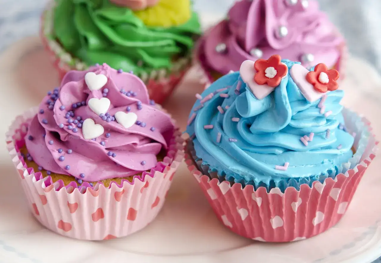 różnorodne muffinki i babeczki na kiermasz