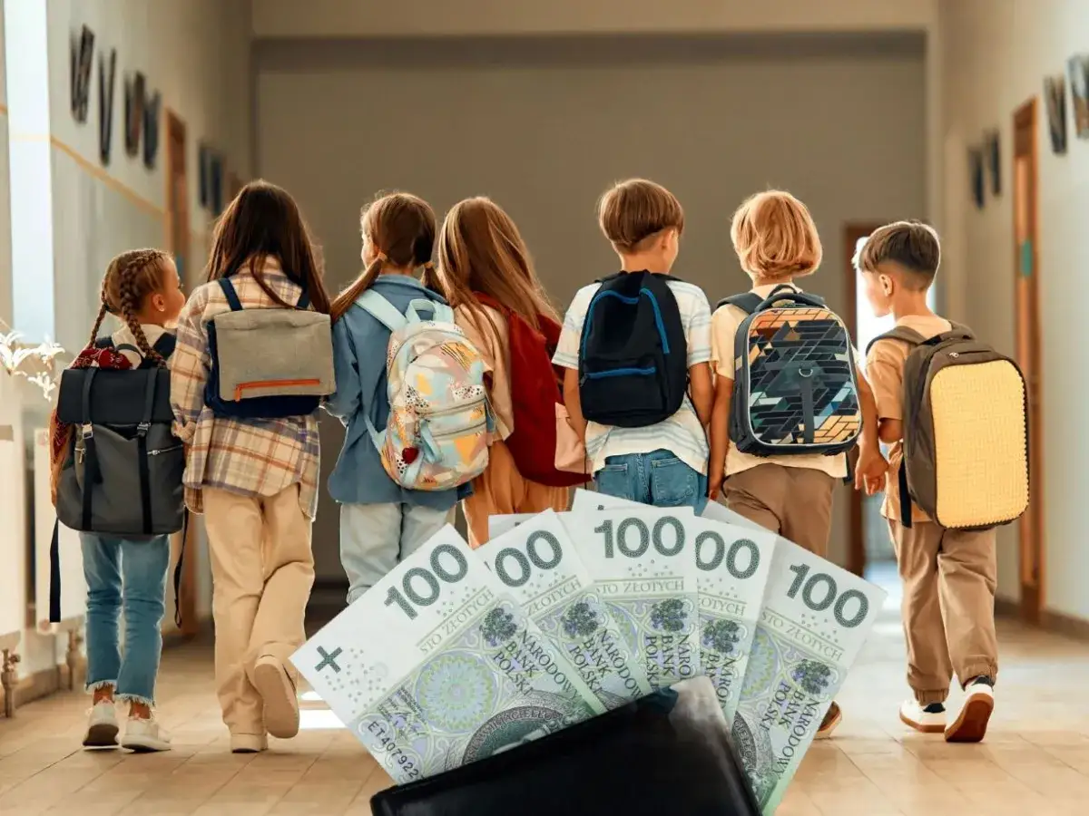 Uczeń z rodzicem w urzędzie, wsparcie finansowe dla uczniów